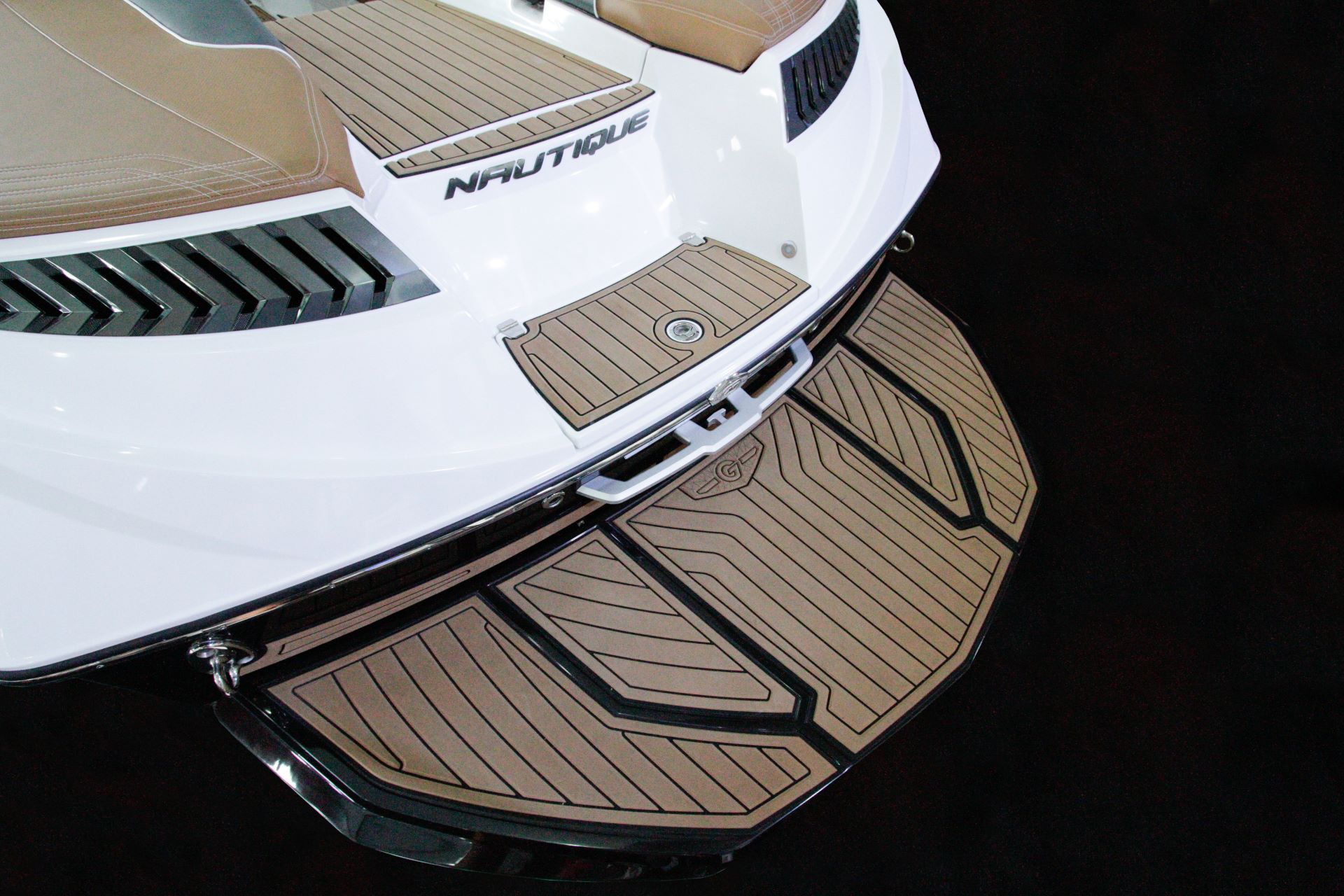 Couvre-plancher SeaDek: Confort et sécurité pour votre bateau