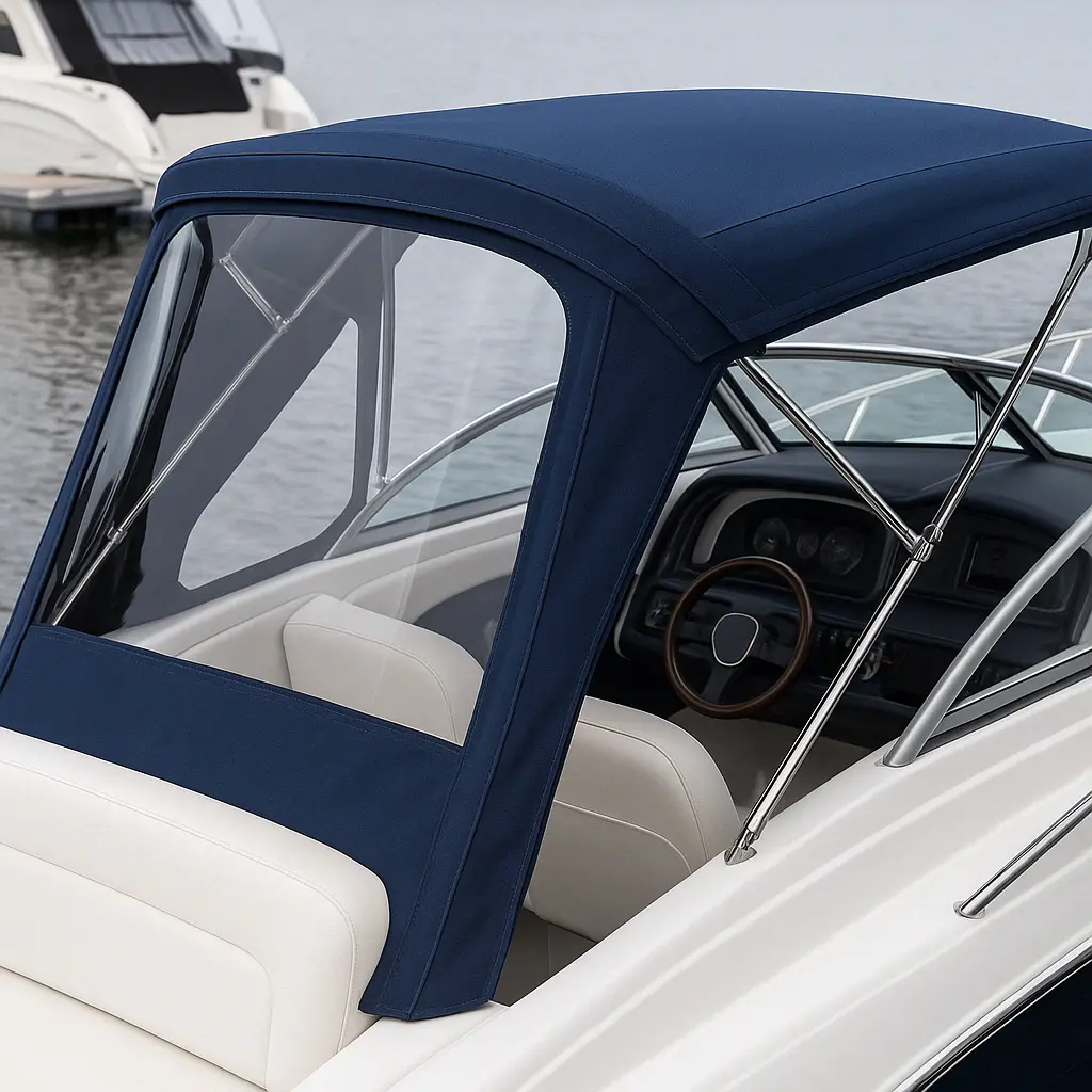 Toile marine sur mesure installée sur bateau à moteur