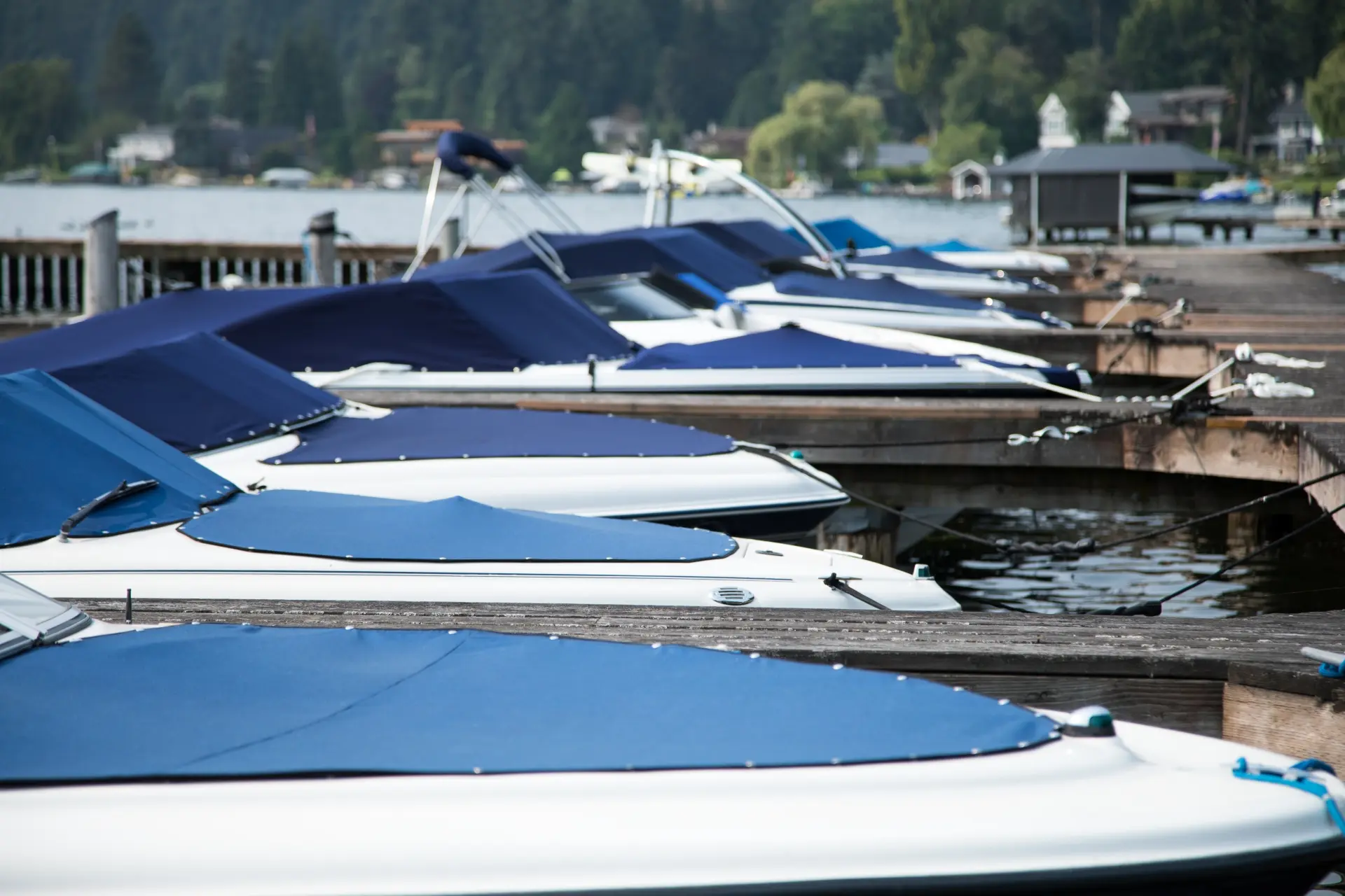 Pourquoi choisir une toile de protection sur mesure pour votre bateau?