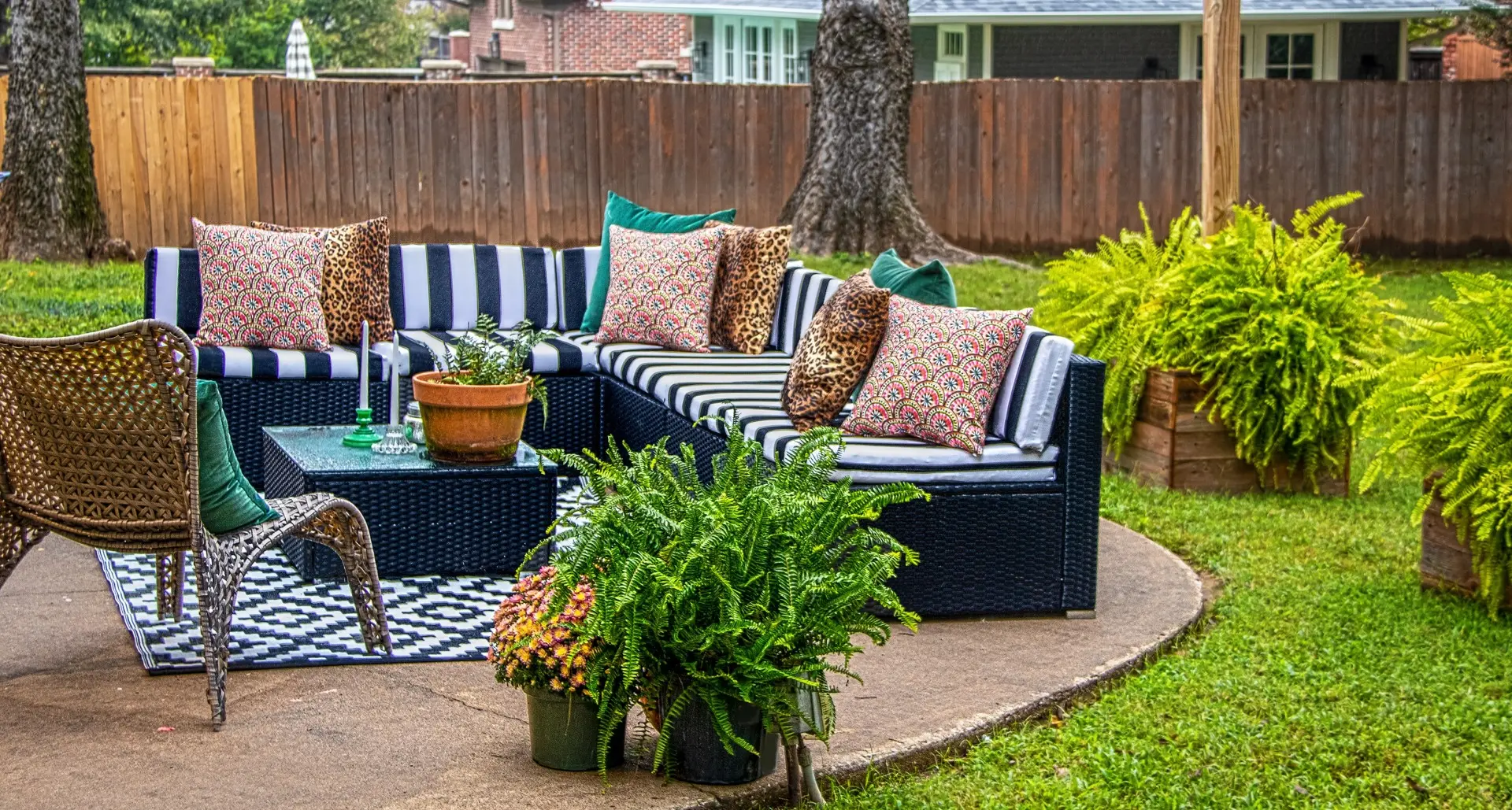 Coussin de patio sur mesure : confort et élégance pour votre terrasse